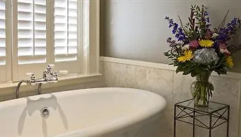 The Ashton 3* Fort Worth
